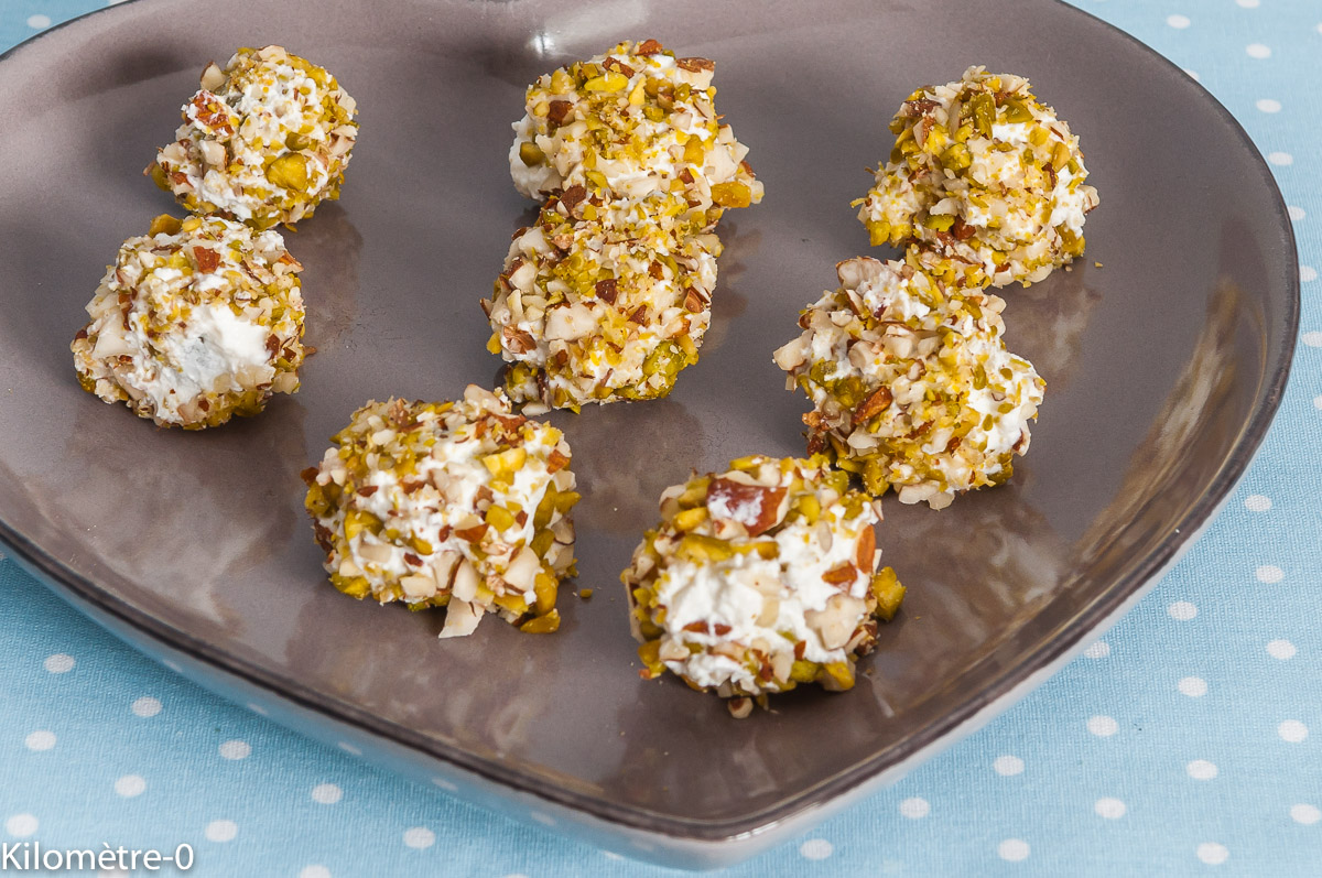 Photo de recette de raisins enrobés de ricotta, amandes, pistache, apéro, facile, rapide, léger de Kilomètre-0, blog de cuisine réalisée à partir de produits locaux et issus de circuits courts