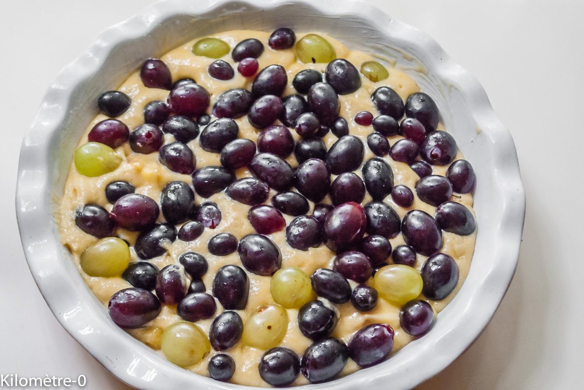 Photo de recette de gâteau aux raisins noirs et aux pommes facile, rapide, bio, léger de Kilomètre-0, blog de cuisine réalisée à partir de produits locaux et issus de circuits courts