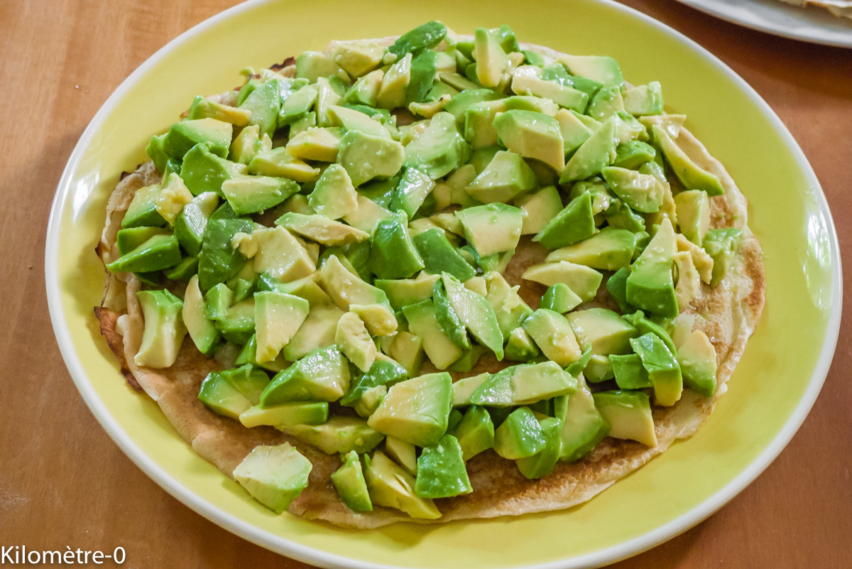 Photo de recette de gâteau de crêpes saumon, thon, tomates, avocat, oeuf, salade, facile, rapide, bio, léger de fumée, Kilomètre-0, blog de cuisine réalisée à partir de produits locaux et issus de circuits courts