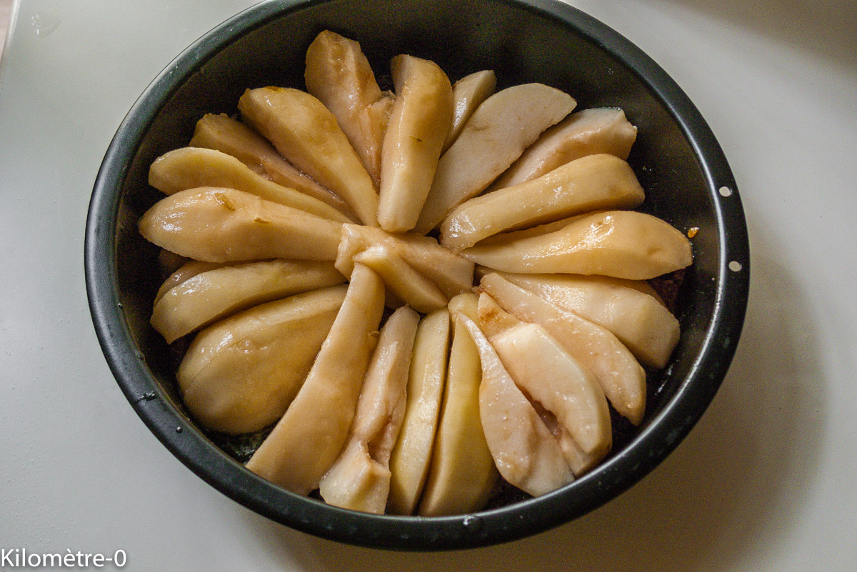 Photo de recette de gâteaiu renversé aux poires et au gingembre, facile, rapide, bio de Kilomètre-0, blog de cuisine réalisée à partir de produits locaux et issus de circuits courts