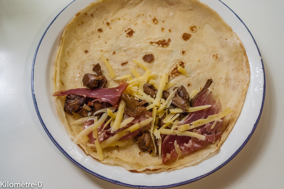 Photo de recette de crêpes salées, girolles, jambon de Parme, tomme, facile, rapide, champignons, Kilomètre-0, blog de cuisine réalisée à partir de produits locaux et issus de circuits courts