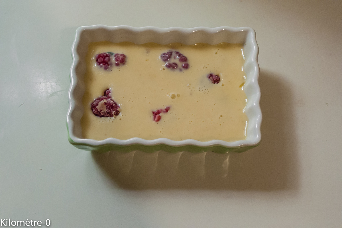 Photo de recette de clafoutis aux framboises facile, rapide, léger, bio de Kilomètre-0, blog de cuisine réalisée à partir de produits locaux et issus de circuits courts