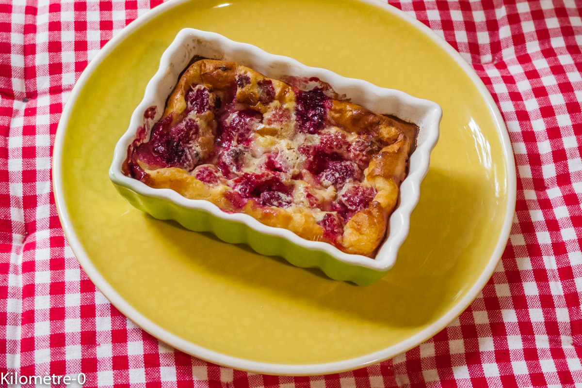 Photo de recette de clafoutis aux framboises facile, rapide, léger, bio de Kilomètre-0, blog de cuisine réalisée à partir de produits locaux et issus de circuits courts