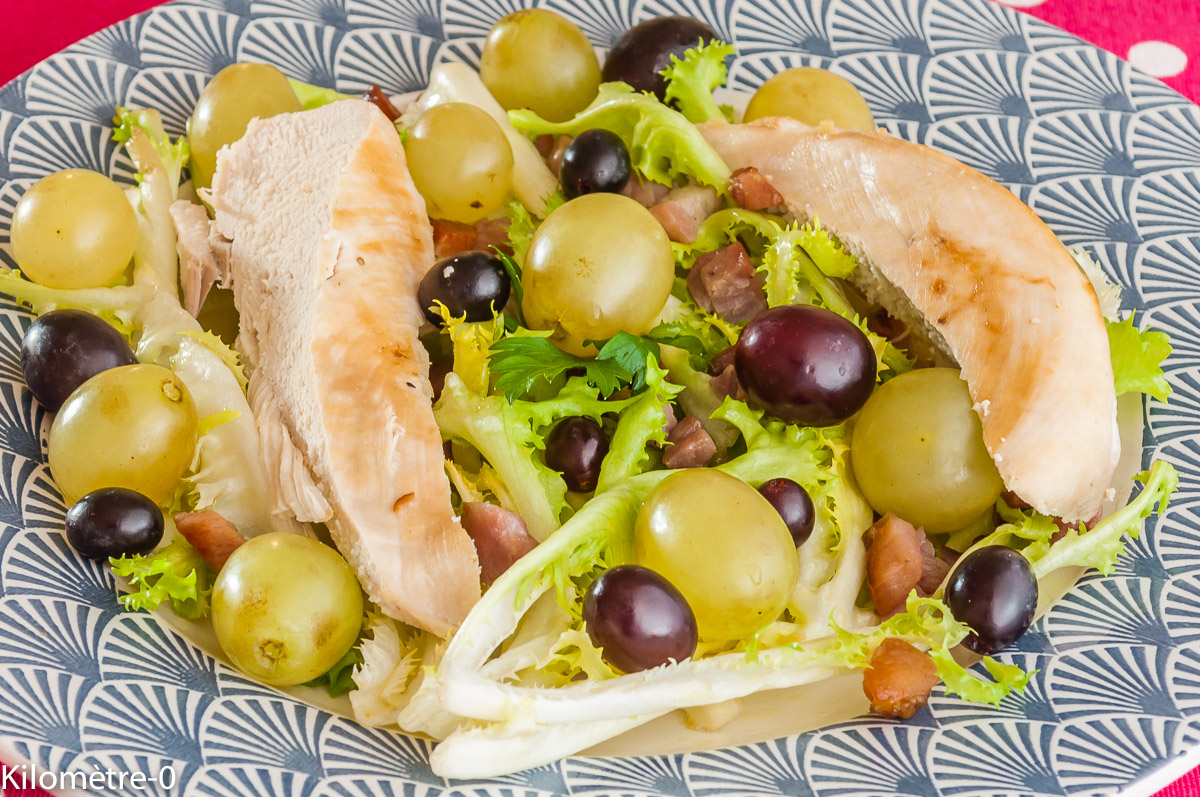 Photo de recette de salade poulet, raisins frais, raisins noirs, facile, rapide, bio, léger de Kilomètre-0, blog de cuisine réalisée à partir de produits locaux et issus de circuits courts