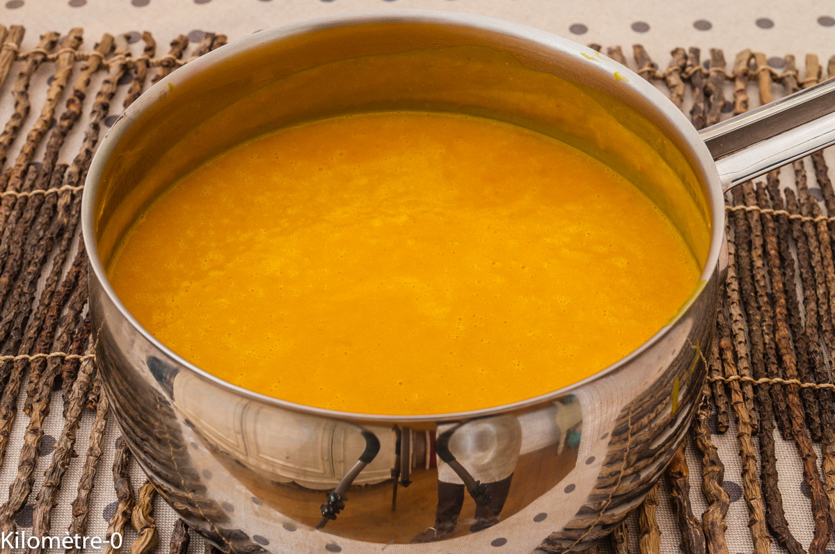 Photo de recette de soupe, potimarron, chantilly, noisettes grillées, facile, rapide, léger de Kilomètre-0, blog de cuisine réalisée à partir de produits locaux et issus de circuits courts