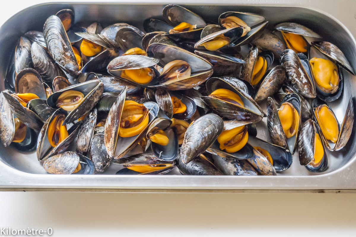 Photo de recette de moules facile, rapide, légère, économique, pas cher, de de Kilomètre-0, blog de cuisine réalisée à partir de produits locaux et issus de circuits courts