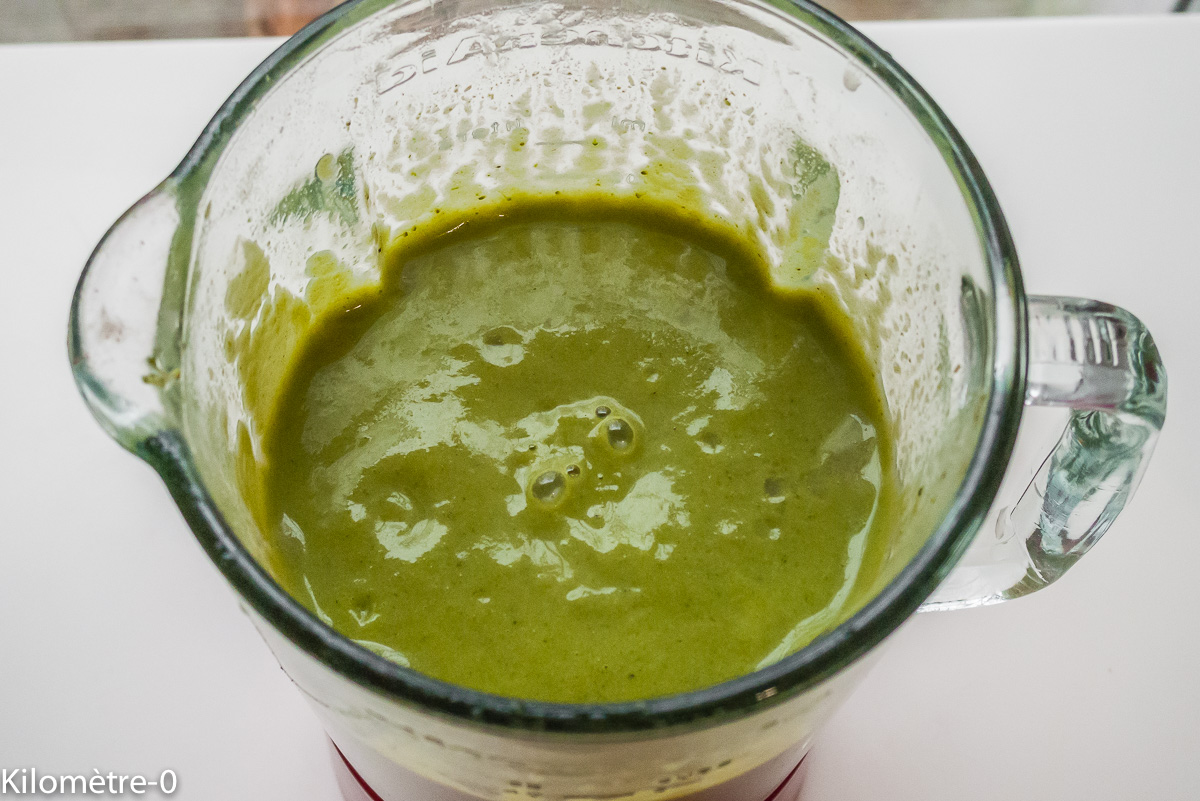 Photo de recette de soupe, velouté, brocolis, facile, bio, rapide de Kilomètre-0, blog de cuisine réalisée à partir de produits locaux et issus de circuits courts