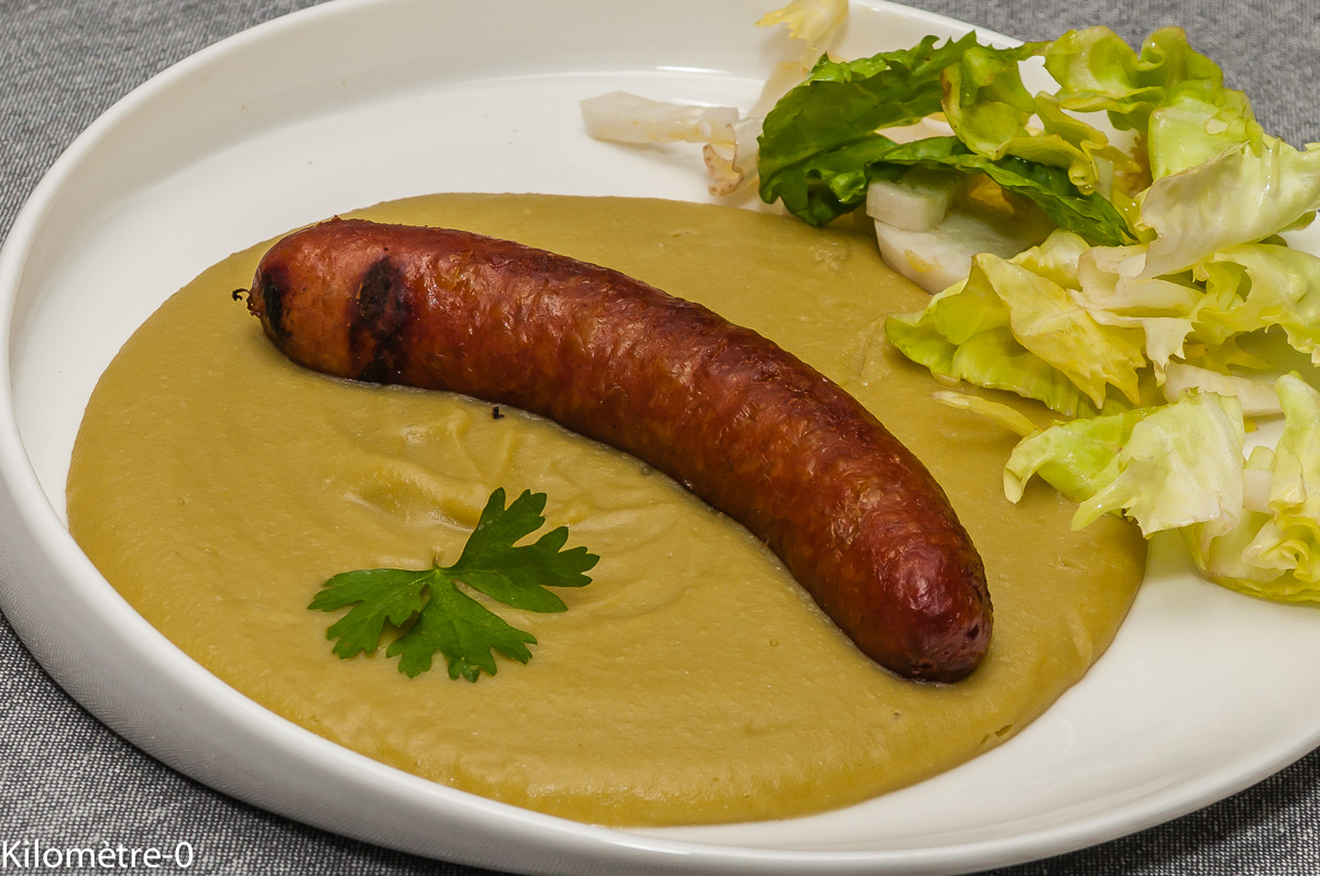 Photo de recette de saucisse fumée, pois cassée, purée, facile, bio, rapide de Kilomètre-0, blog de cuisine réalisée à partir de produits locaux et issus de circuits courts