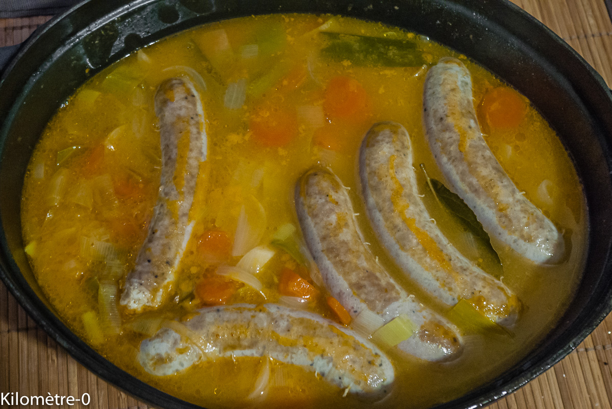 Photo de recette de saucisses, haricots blancs, coco de Paimpol, facile, économique, bio, Kilomètre-0, blog de cuisine réalisée à partir de produits locaux et issus de circuits courts