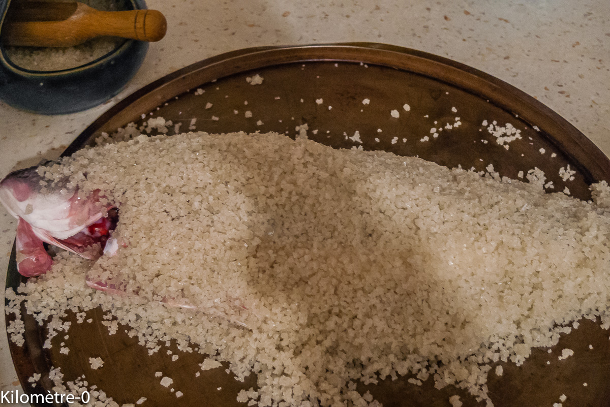 Photo de recette de bar en croûte de sel de Kilomètre-0, blog de cuisine réalisée à partir de produits locaux et issus de circuits courts