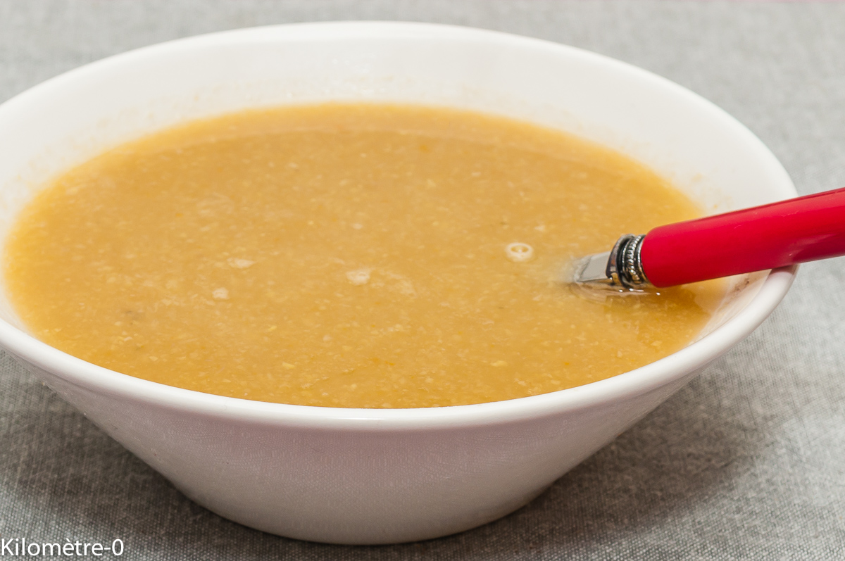 Photo de recette de soupe de légumes, hiver, facile, bio, rapide, restes de Kilomètre-0, blog de cuisine réalisée à partir de produits locaux et issus de circuits courts