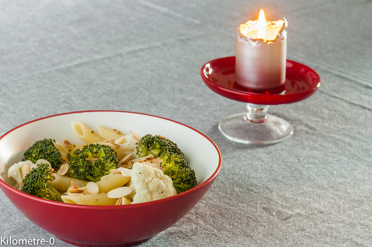 Photo de recette de pâtes, pennes, brocolis, chou fleur, emmental, facile, rapide, bio, économique, choux Kilomètre-0, blog de cuisine réalisée à partir de produits locaux et issus de circuits courts
