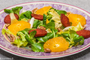 Photo de recette de salade, orange, chorizo, noix, facile, bio, rapide, léger, pas cher, simple, hiver, agrumes deKilomètre-0, blog de cuisine réalisée à partir de produits locaux et issus de circuits courts