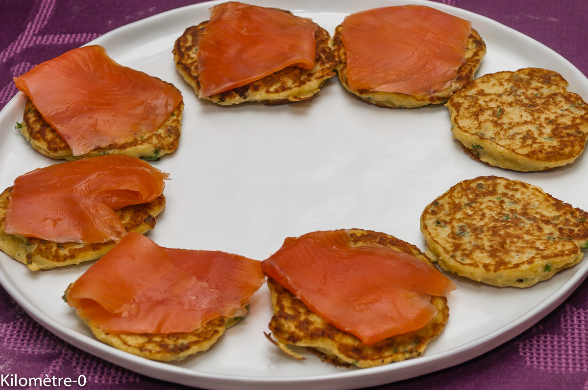 Photo de recette de blinis de chou fleur, saumon, facile, rapide, léger, bio de Kilomètre-0, blog de cuisine réalisée à partir de produits locaux et issus de circuits courts