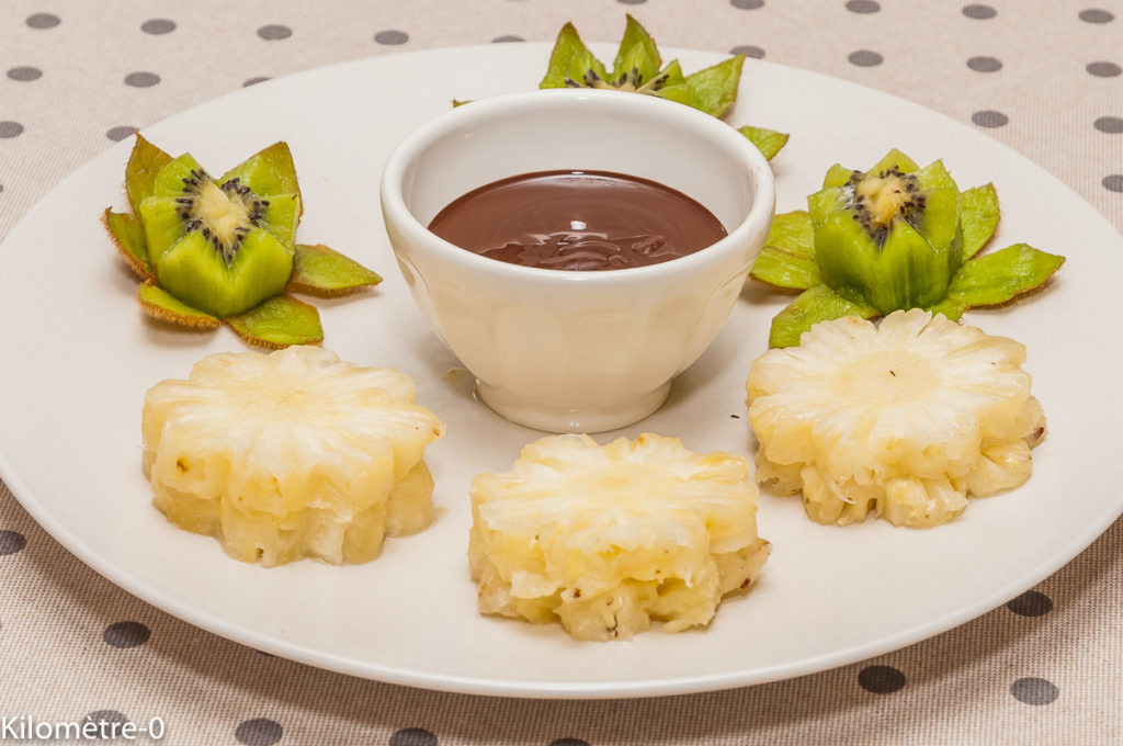 Photo de recette de fondue au chocolat, ananas, kiwi, bio, léger, facile, rapide de Kilomètre-0, blog de cuisine réalisée à partir de produits locaux et issus de circuits courts