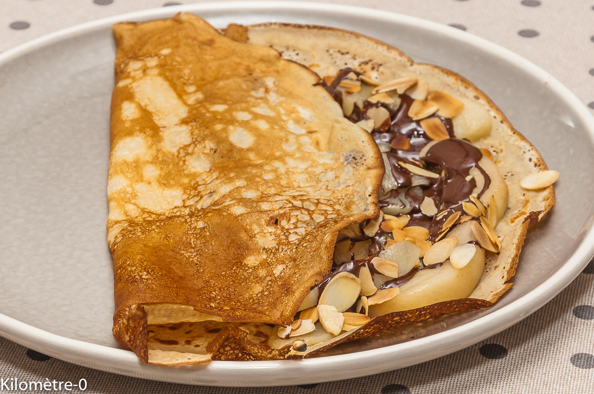 Photo de recette de crêpes poires chocolat amandes facile rapide, léger, bio de Kilomètre-0, blog de cuisine réalisée à partir de produits locaux et issus de circuits courts