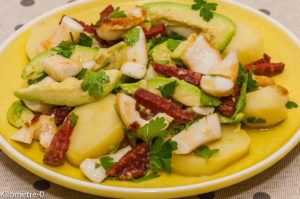 Photo de recette de salade encornet, avocat, pomme de terre, chorizo, facile, rapide, légère de Kilomètre-0, blog de cuisine réalisée à partir de produits locaux et issus de circuits courts