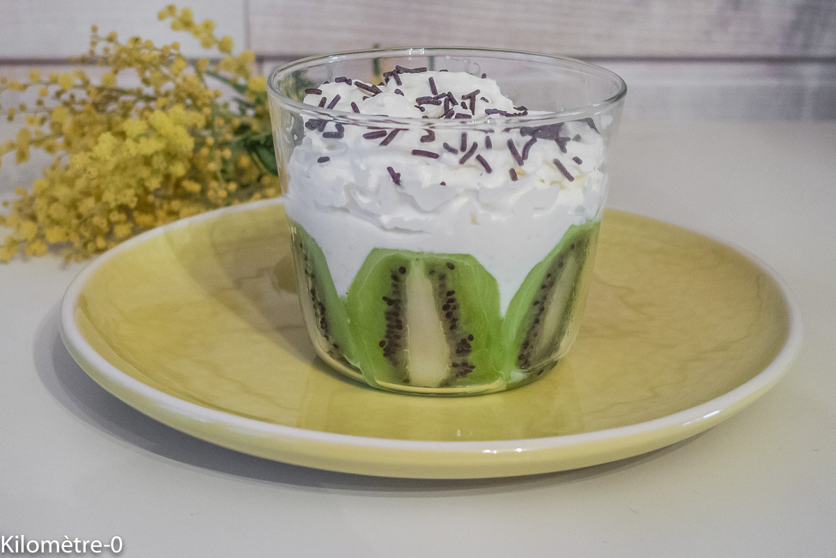 Photo de recette de dessert facile, verrine, kiwis, fromage blanc, fromage frais, chantilly, facile, rapide, léger Kilomètre-0, blog de cuisine réalisée à partir de produits locaux et issus de circuits courts