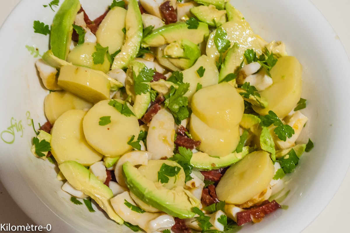 Photo de recette de salade encornet, avocat, pomme de terre, chorizo, facile, rapide, légère de Kilomètre-0, blog de cuisine réalisée à partir de produits locaux et issus de circuits courts