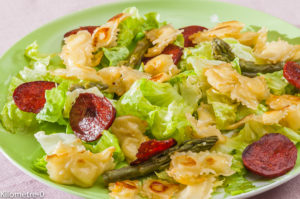 Photo de recette de salade facile, ravioles, chorizo, asperges vertes,  Kilomètre-0, blog de cuisine réalisée à partir de produits locaux et issus de circuits courts