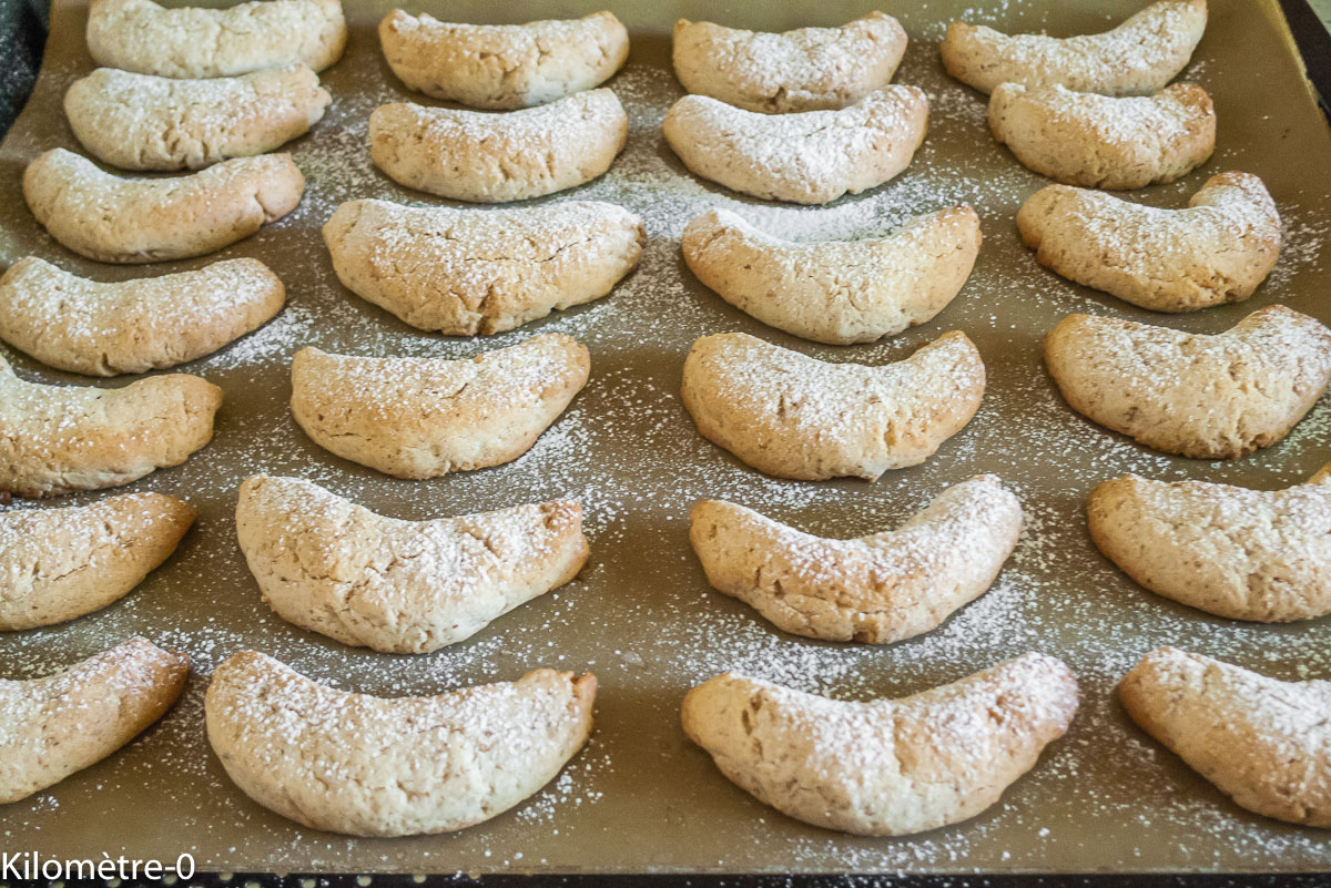 Photo de recette de demi lunes, sablés, noix, croissants, facile, rapide, bio de Kilomètre-0, blog de cuisine réalisée à partir de produits locaux et issus de circuits courts