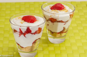 Photo de recette de trifle aux fraises, bio, facile, léger, rapide de Kilomètre-0, blog de cuisine réalisée à partir de produits locaux et issus de circuits courts