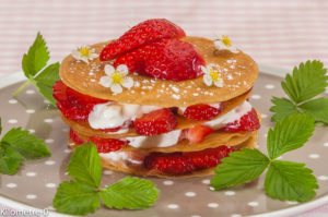 Photo de recette de  millefeuille très facile, fraises, chantilly, rapide, léger de Kilomètre-0, blog de cuisine réalisée à partir de produits locaux et issus de circuits courts