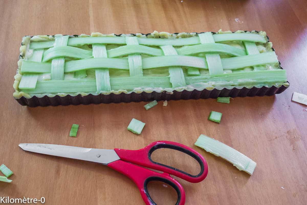 Photo de recette de tarte à la rhubarbe facile, rapide, léger, bio de Kilomètre-0, blog de cuisine réalisée à partir de produits locaux et issus de circuits courts