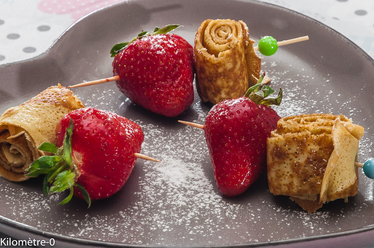 Photo de recette de brochette de fraises, crêpes de Kilomètre-0, blog de cuisine réalisée à partir de produits locaux et issus de circuits courts