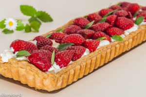 Photo de recette de tarte aux fraises, bio, chantilly, basilic, facile de Kilomètre-0, blog de cuisine réalisée à partir de produits locaux et issus de circuits courts