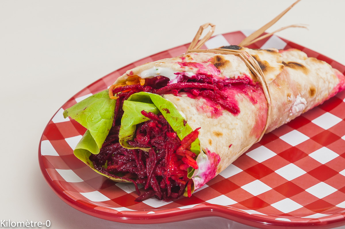 Photo de recette de wrap végétarien, betteraves rouges crues, carottes, bio de Kilomètre-0, blog de cuisine réalisée à partir de produits locaux et issus de circuits courts