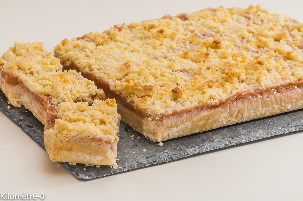 Photo de recette de crumble, gâteau, rhubarbe, amande, Kilomètre-0, blog de cuisine réalisée à partir de produits locaux et issus de circuits courts
