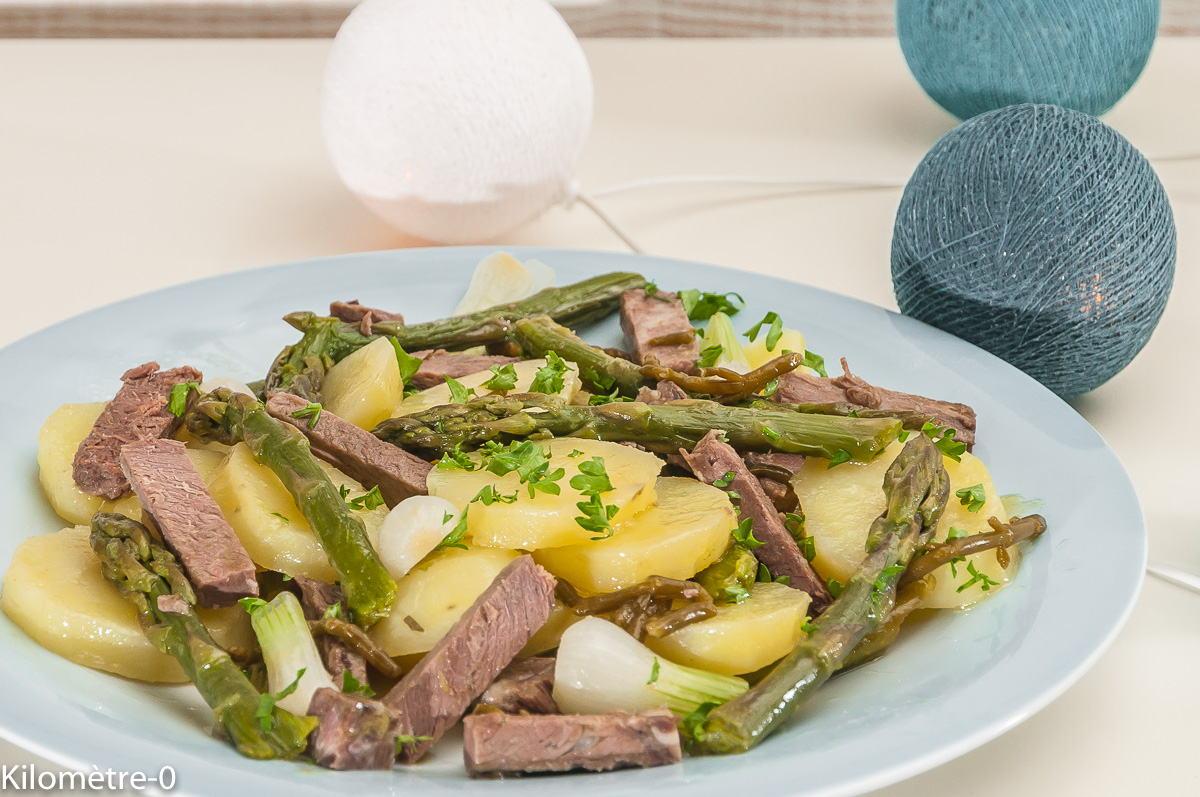 Photo de recette de salade de boeuf, pomme de terre nouvelle, asperges vertes, facile, rapide, Kilomètre-0, blog de cuisine réalisée à partir de produits locaux et issus de circuits courts