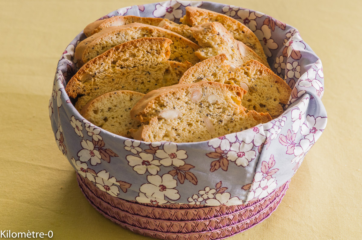 Photo de recette de tozzetti, graines de chia, amandes, facile, bio de Kilomètre-0, blog de cuisine réalisée à partir de produits locaux et issus de circuits courts