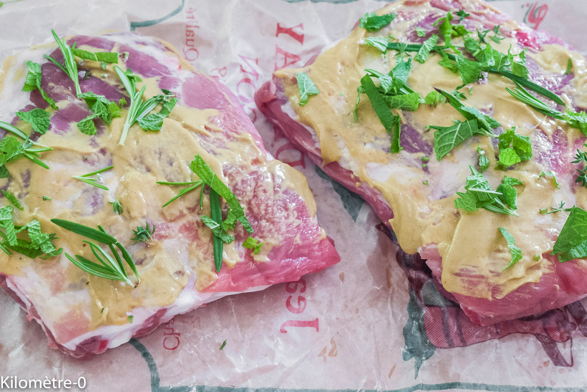 Photo de recette de travers de porc facile, fines herbes, moutarde de Kilomètre-0, blog de cuisine réalisée à partir de produits locaux et issus de circuits courts