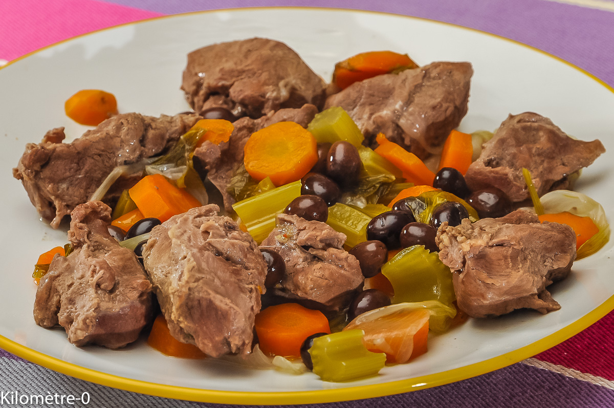 Photo de recette de joues de porc, olives, carotte, mijoté de Kilomètre-0, blog de cuisine réalisée à partir de produits locaux et issus de circuits courts