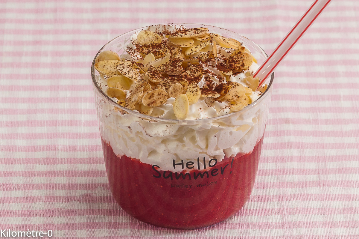 Photo de recette de soupe de fraises, cappucino, fraises à la chantilly, rapide, facile de Kilomètre-0, blog de cuisine réalisée à partir de produits locaux et issus de circuits courts