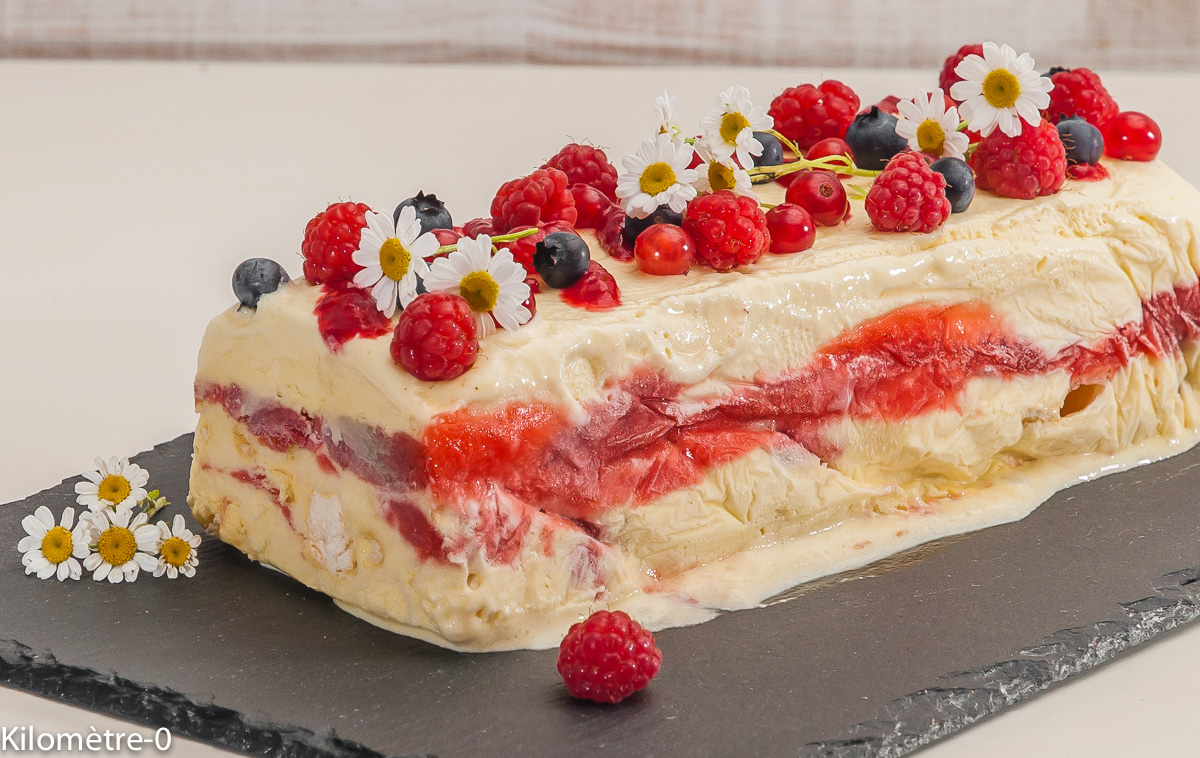 Photo de recette de semifreddo, fraise, rhubarbe, de Kilomètre-0, blog de cuisine réalisée à partir de produits locaux et issus de circuits courts