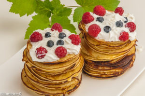 Photo de recette de pancakes, fruits rouges, chantilly, tour du monde des crêpes et galettes, crêpes,  de Kilomètre-0, blog de cuisine réalisée à partir de produits locaux et issus de circuits courts