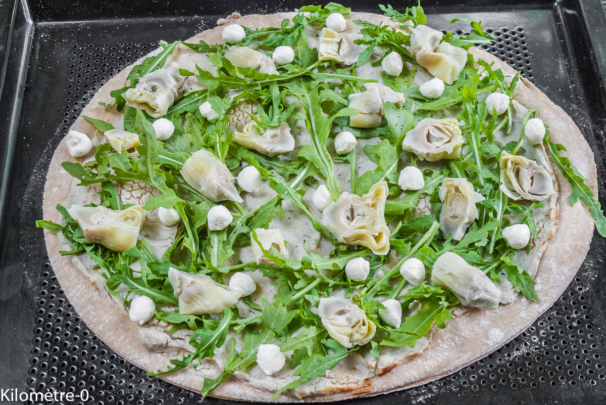 Photo de recette de pizza, artichauts, roquette, cuisine italienne, de Kilomètre-0, blog de cuisine réalisée à partir de produits locaux et issus de circuits courts