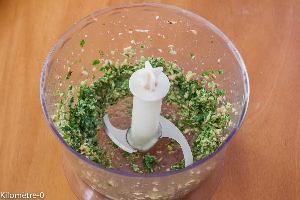 Photo de recette de pesto d'ortie facile de Kilomètre-0, blog de cuisine réalisée à partir de produits locaux et issus de circuits courts