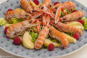 Photo de recette de salade composée, langoustine, pêche, framboise, été, fête des pères, fête des mères,  Kilomètre-0, blog de cuisine réalisée à partir de produits locaux et issus de circuits courts