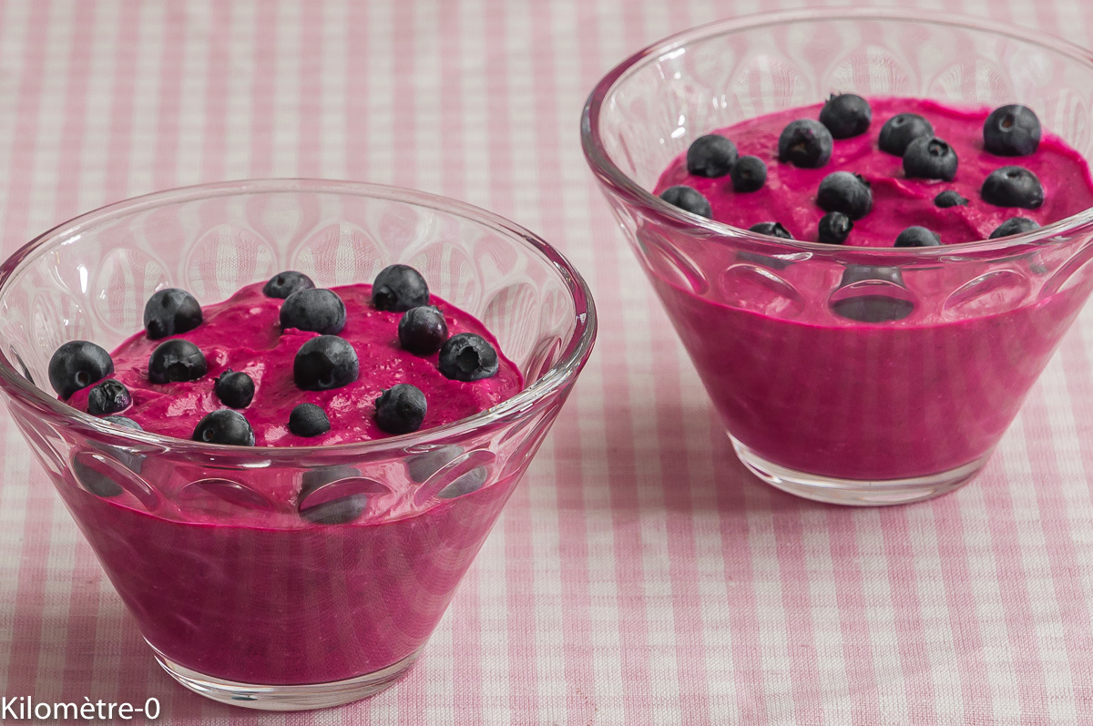 Photo de recette de crème de betterave, crème de coco, myrtilles de Kilomètre-0, blog de cuisine réalisée à partir de produits locaux et issus de circuits courts