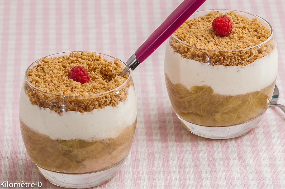 Photo de recette de verrine, rhubarbe, fromage frais de Kilomètre-0, blog de cuisine réalisée à partir de produits locaux et issus de circuits courts