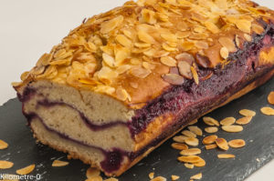 Photo de recette de gâteau du matin, cerises, amandes, facile, vanille, yaourt, bio de Kilomètre-0, blog de cuisine réalisée à partir de produits locaux et issus de circuits courts