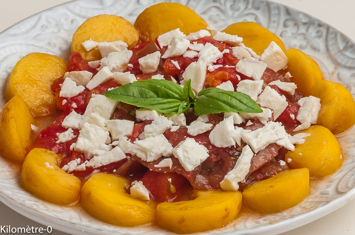 Photo de recette de salade, tomate, nectarine, facile, rapide, léger, été de Kilomètre-0, blog de cuisine réalisée à partir de produits locaux et issus de circuits courts