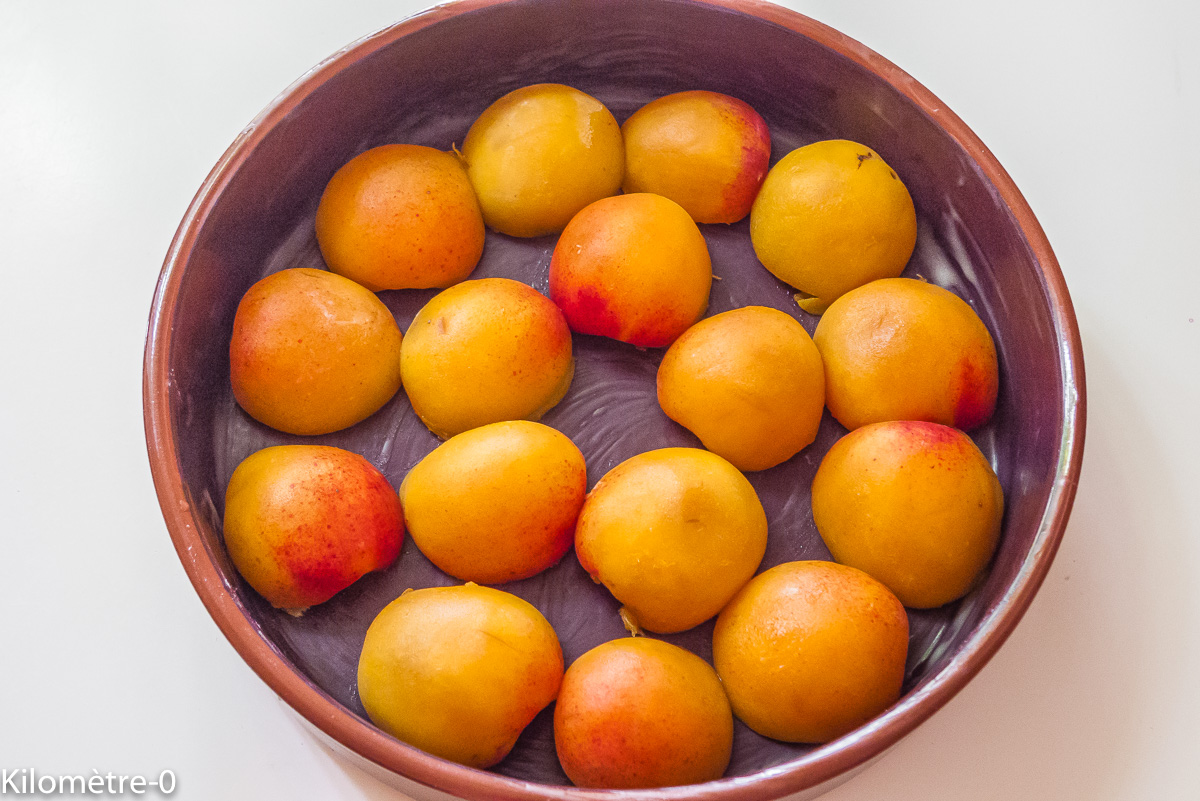 Cuajada aux abricots : étape 3 — Lavez les abricots, coupez-les en deux.