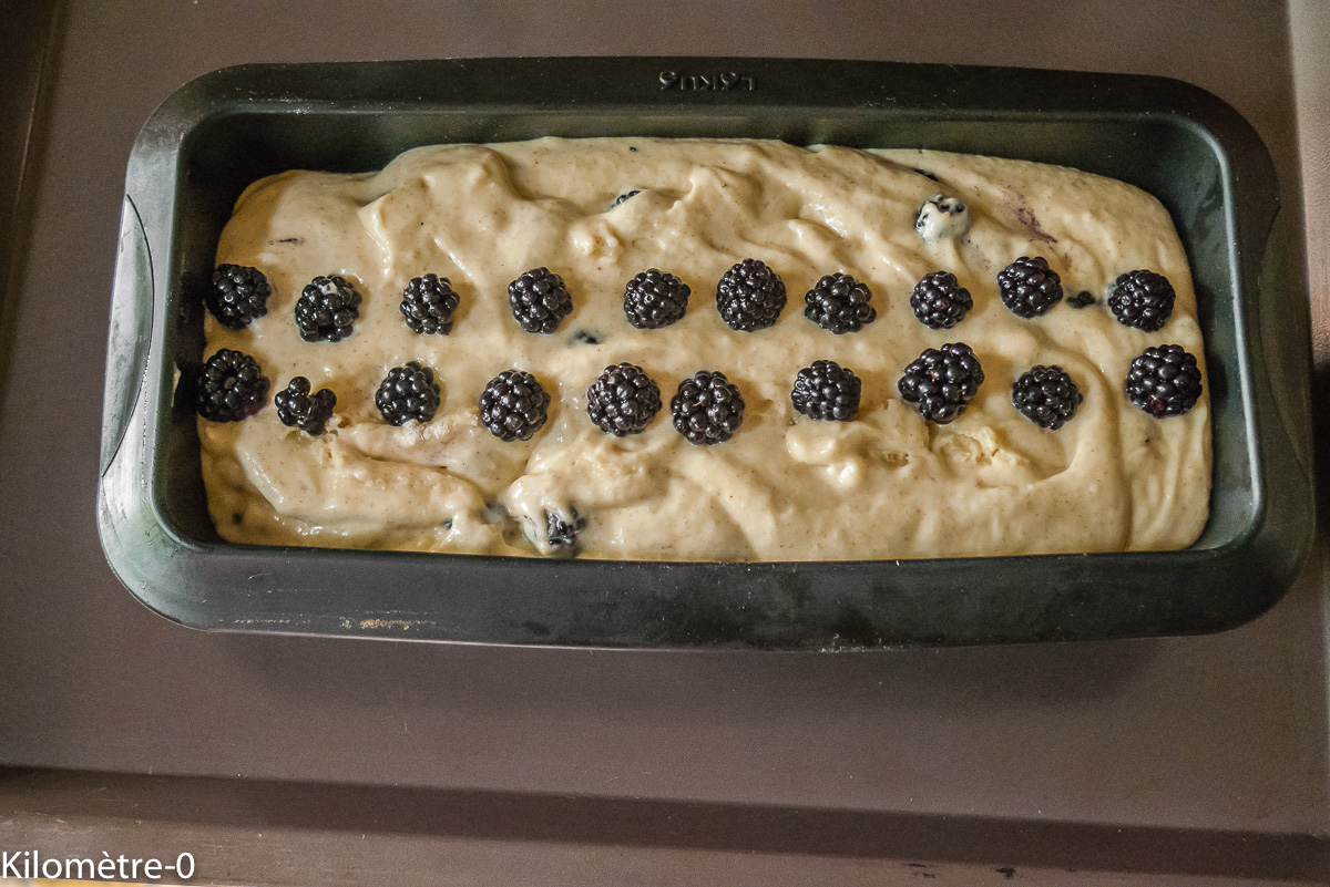 Photo de recette de gâteau aux mûres de Kilomètre-0, blog de cuisine réalisée à partir de produits locaux et issus de circuits courts