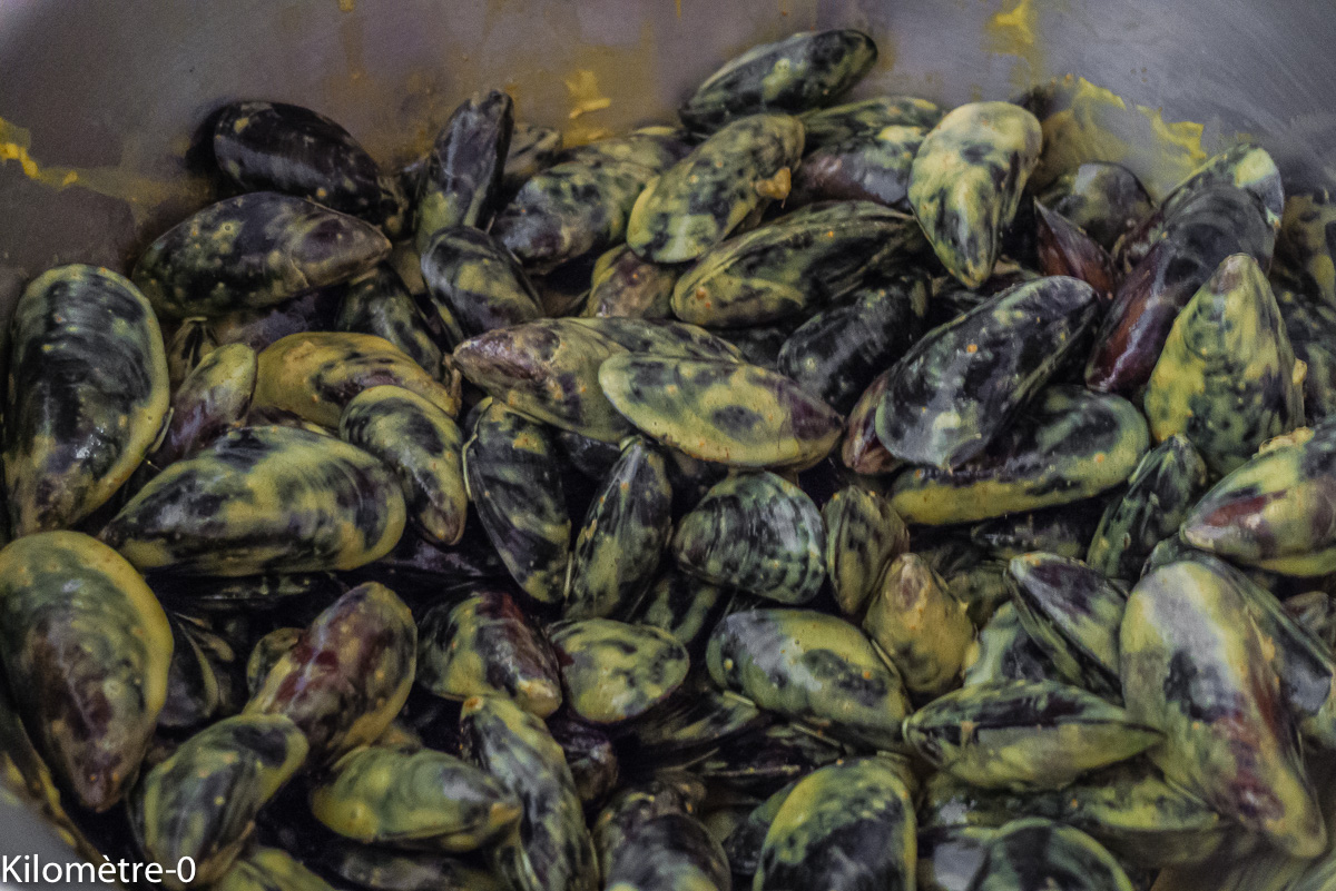 Photo de recette de moules curcuma, lait de coco de Kilomètre-0, blog de cuisine réalisée à partir de produits locaux et issus de circuits courts