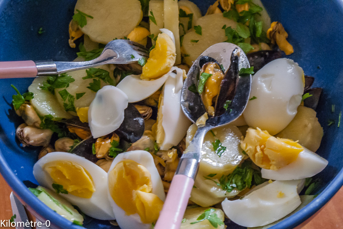 Photo de recette de salade, moules, pommes de terre de Kilomètre-0, blog de cuisine réalisée à partir de produits locaux et issus de circuits courts